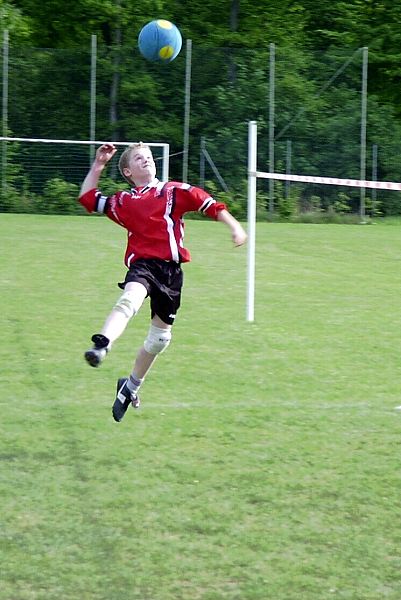 Tim Fischer, Schlagmann der D-Jugend, verwandelt eine gute Vorlage.