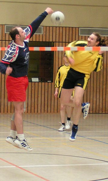 Der VfL Kirchen verpasst bei den Aufstiegsspielen am 28./29. Februar 2004 als Dritter nur knapp den Aufstieg.