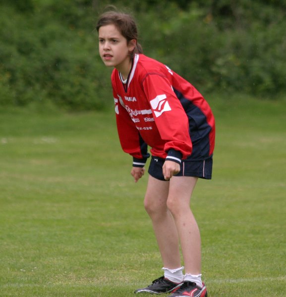 Konzentriert beobachtet Theresa Halbe das Spielgeschehen