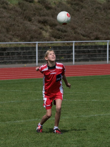 Paulina Pfeifer beim Zuspiel