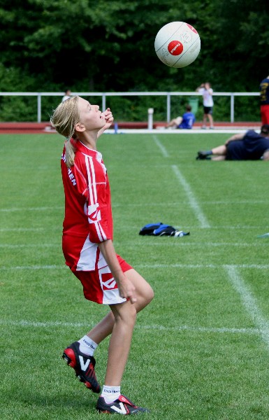Paulina Pfeifer beim Zuspiel