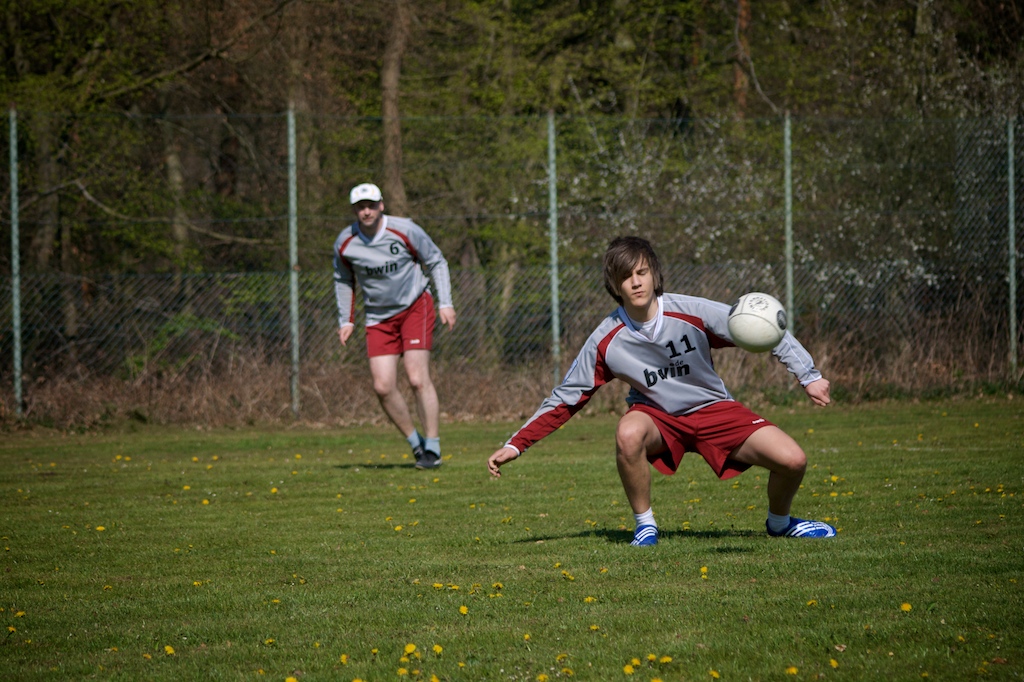 Tobias Schmidt wehrt einen Ball ab