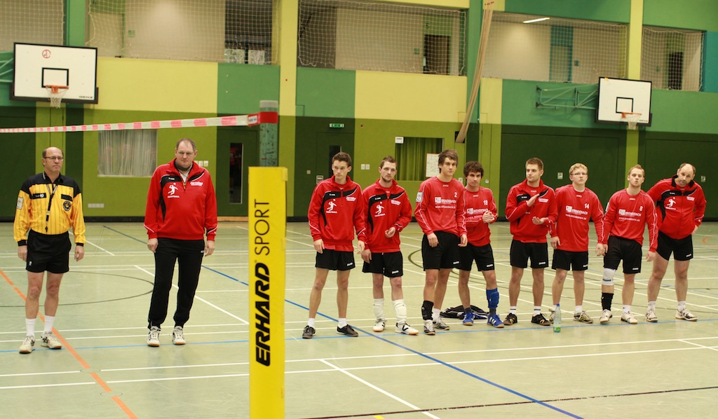 Die Mannschaft des VfL bei der Spielervorstellung