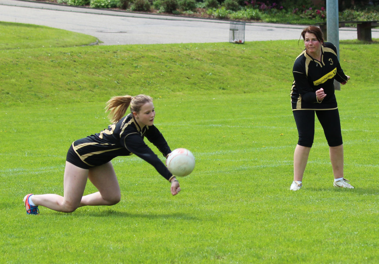 Der Abwehrblock hatte bot sein Bestes um die B�lle im Spiel zu halten