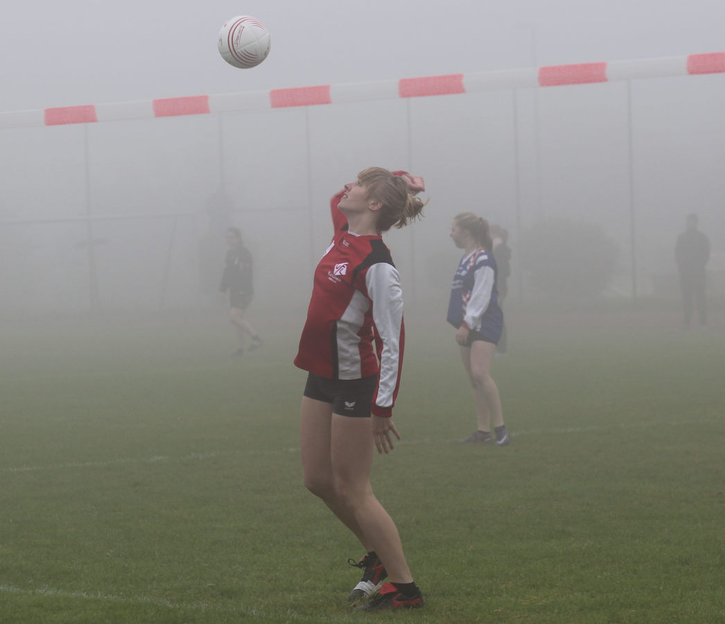 Spieler�ffnung durch die Angreiferin der Frauenmannschaft