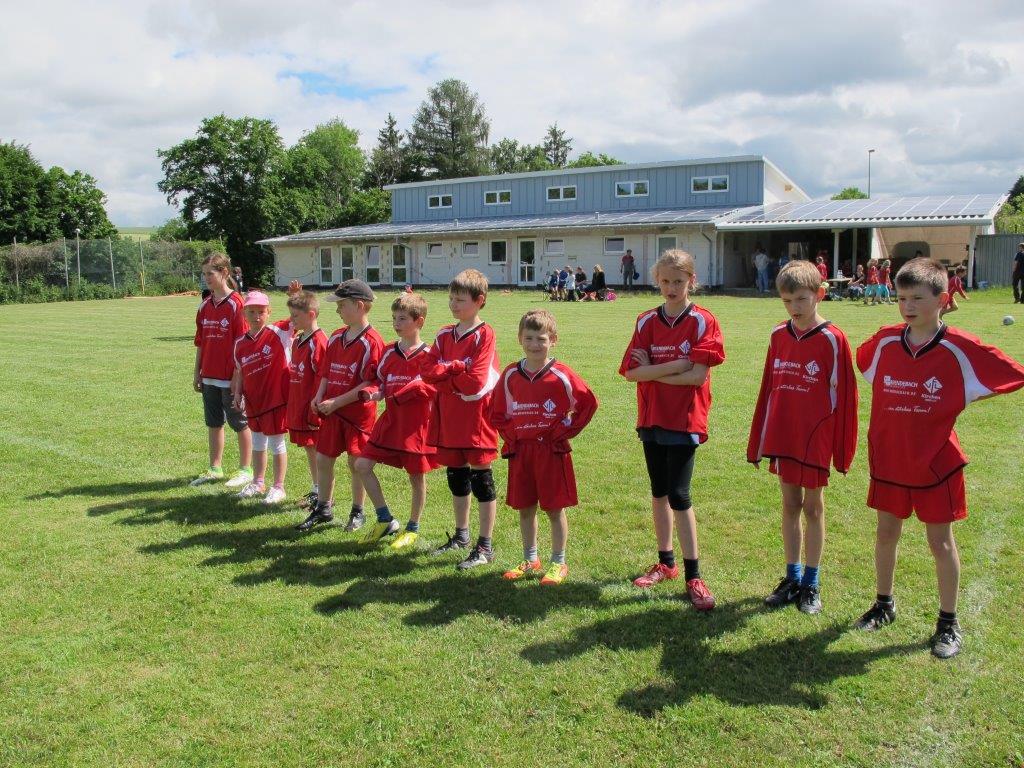 Mannschaftsaufstellung vor der Begr��ung 