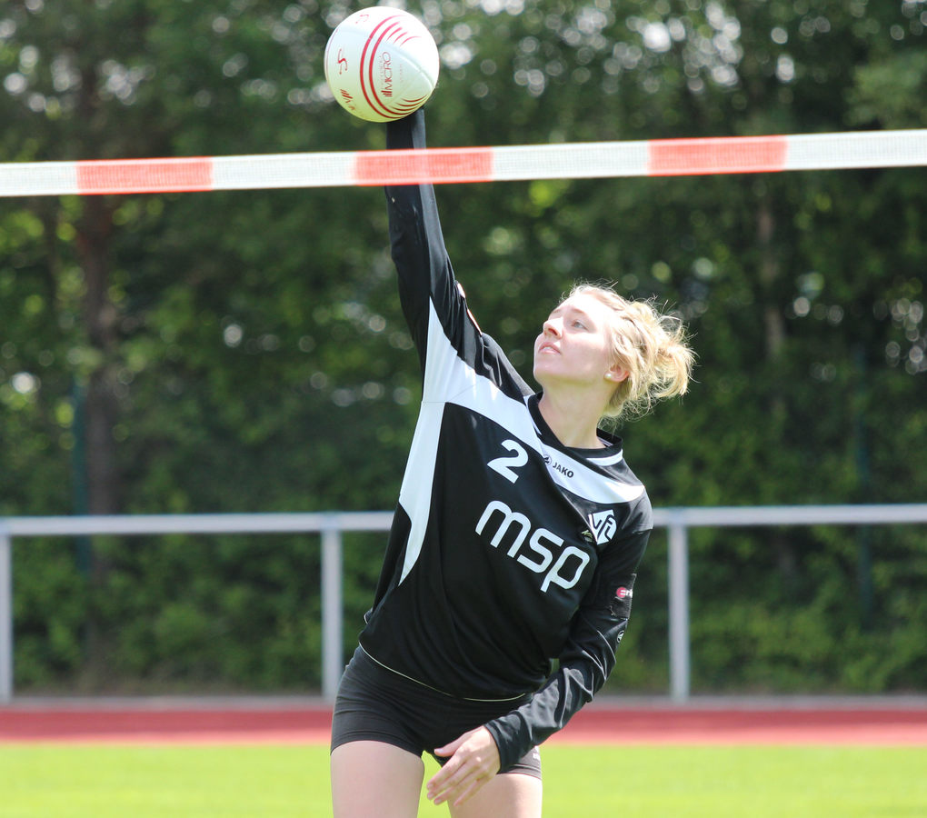 Spieler�ffnung durch die Schlagfrau des VfL