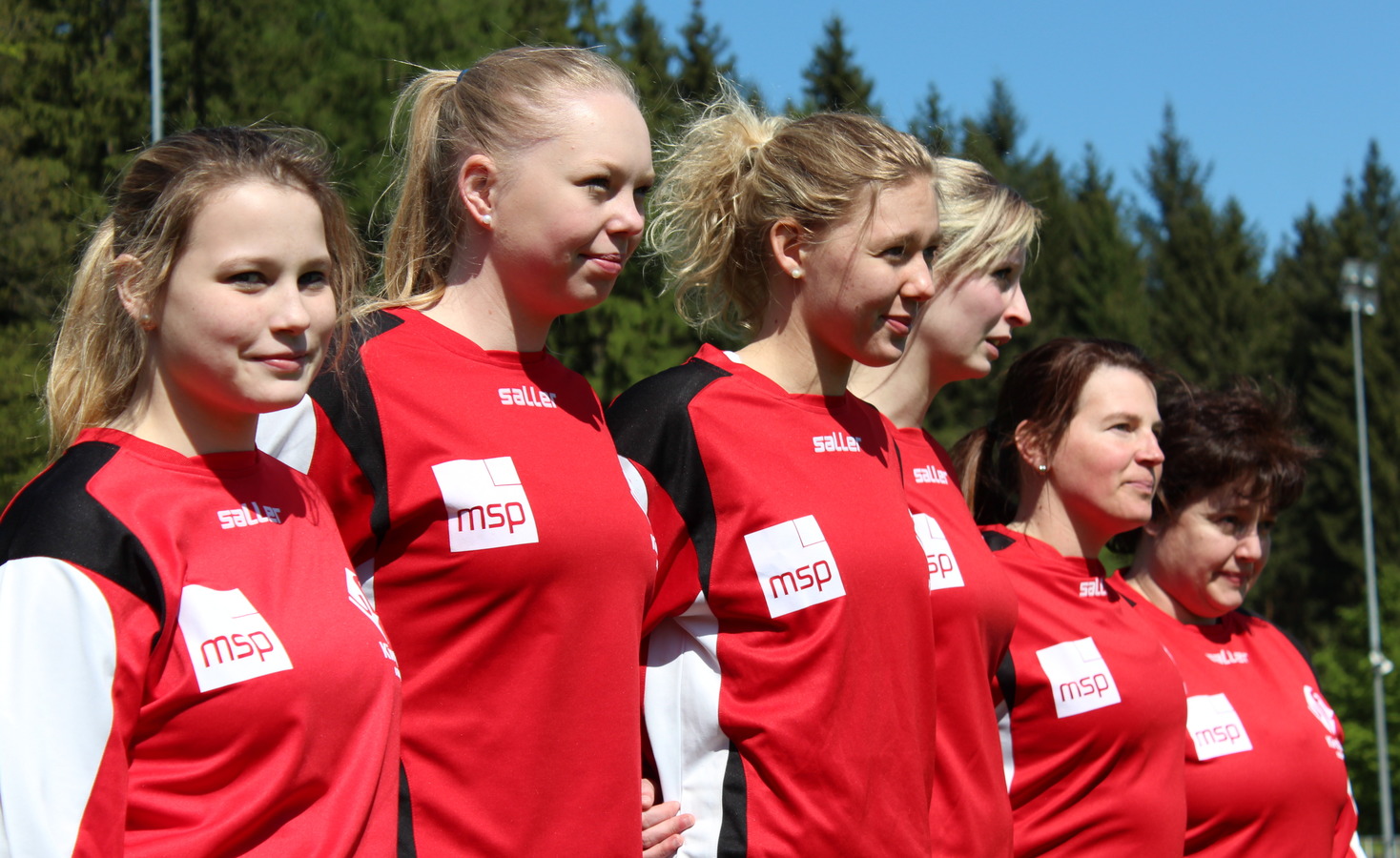 Die Fausballdamen bei der Begrüßung