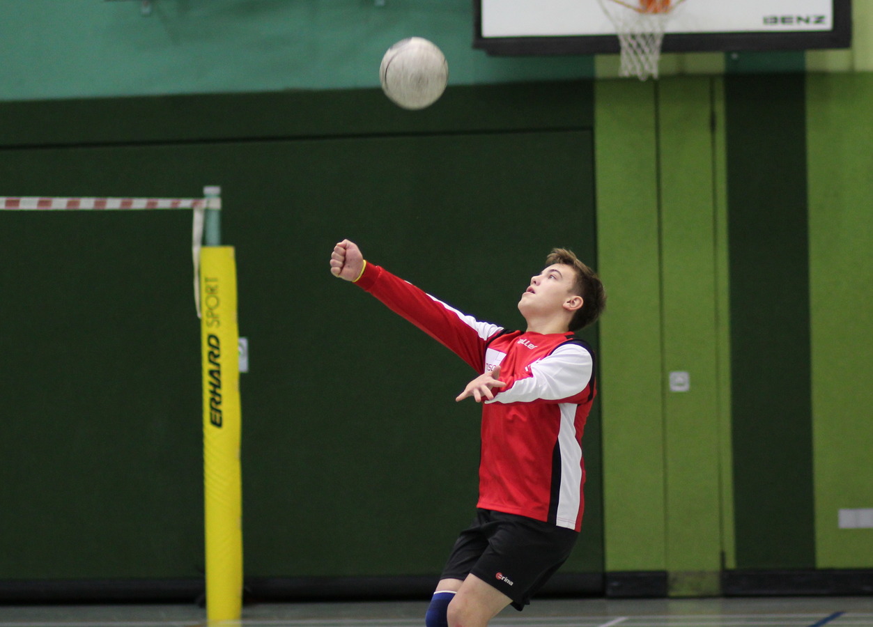 Der VfL Angreifer leitet den n�chsten Angriff ein