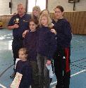 stehend: Trainer Gerhard Glckner, Theresa Halbe Josefine Pfeifer, Paulina Pfeifer (dahinter: Nele Stang), Melissa Seibert <br>hockend: Elisa Oldemeier